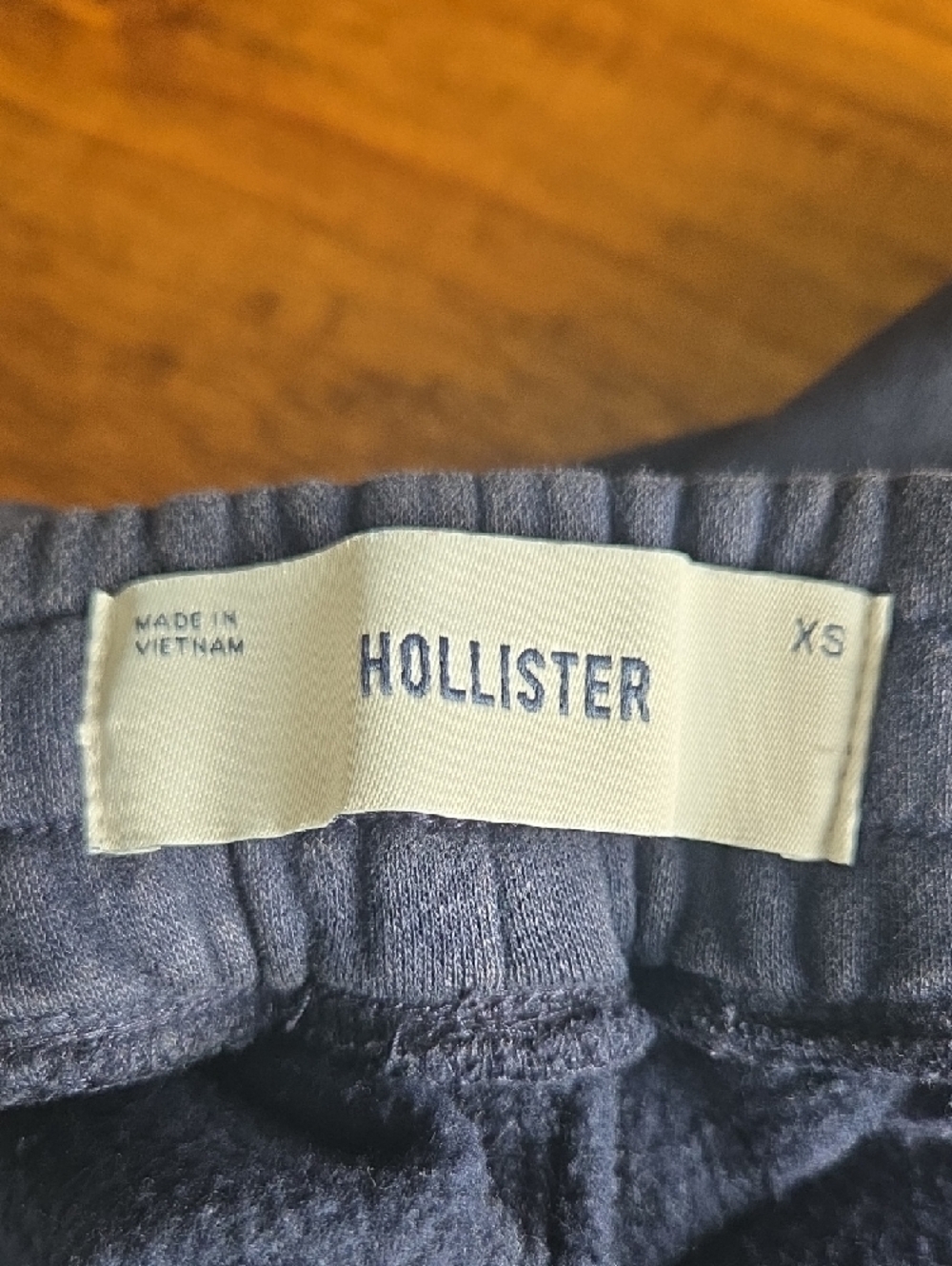 Hollister Mens Mid Thigh Fleece Shorts - Picture 4 of 4